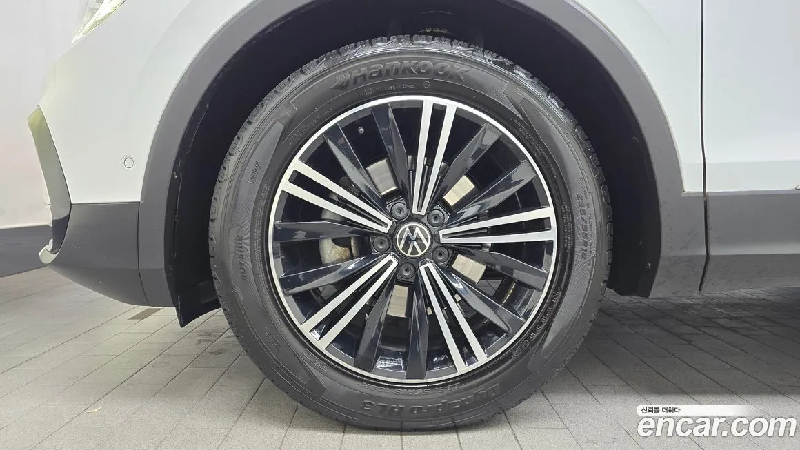 Volkswagen Tiguan — фото 7