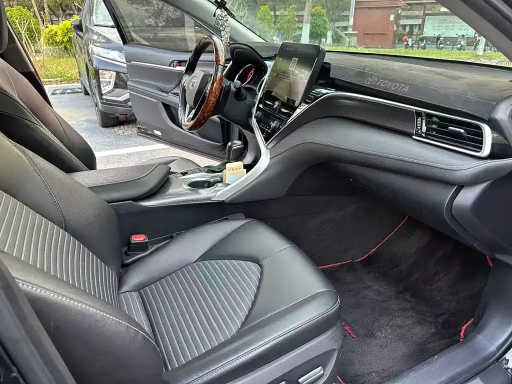 Toyota Camry 2022 из CN, фото 2