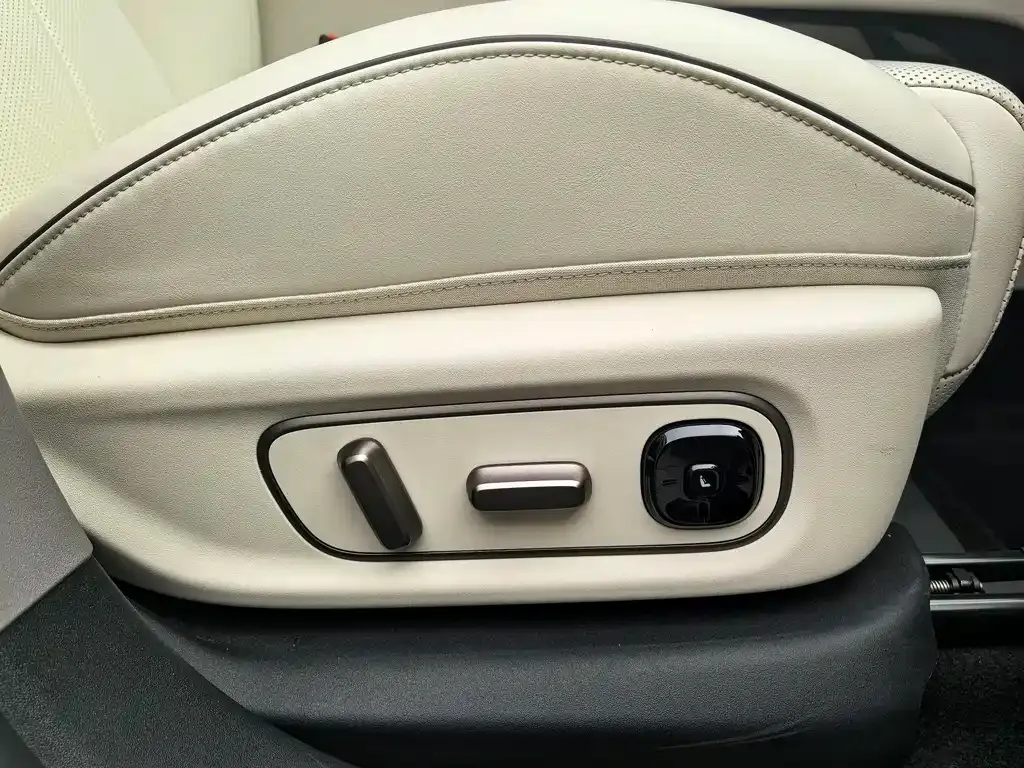 Li Auto i6 — фото 7