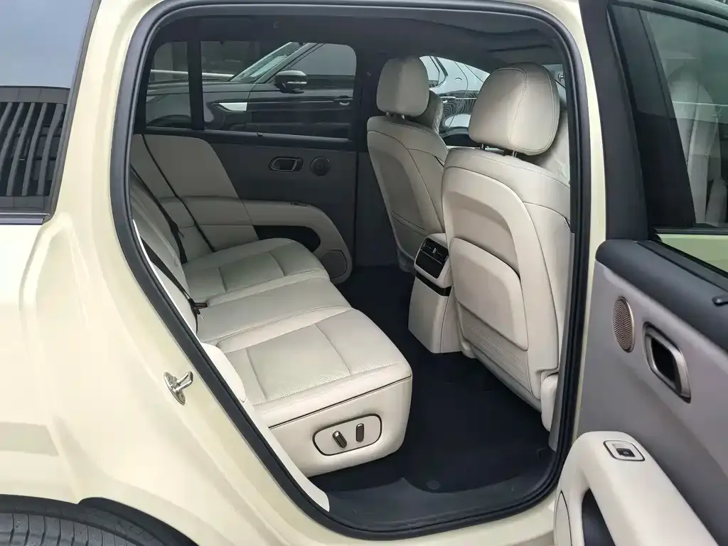Li Auto i6 — фото 9