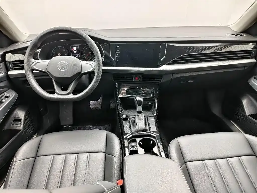 Volkswagen Passat New Energy — фото 10