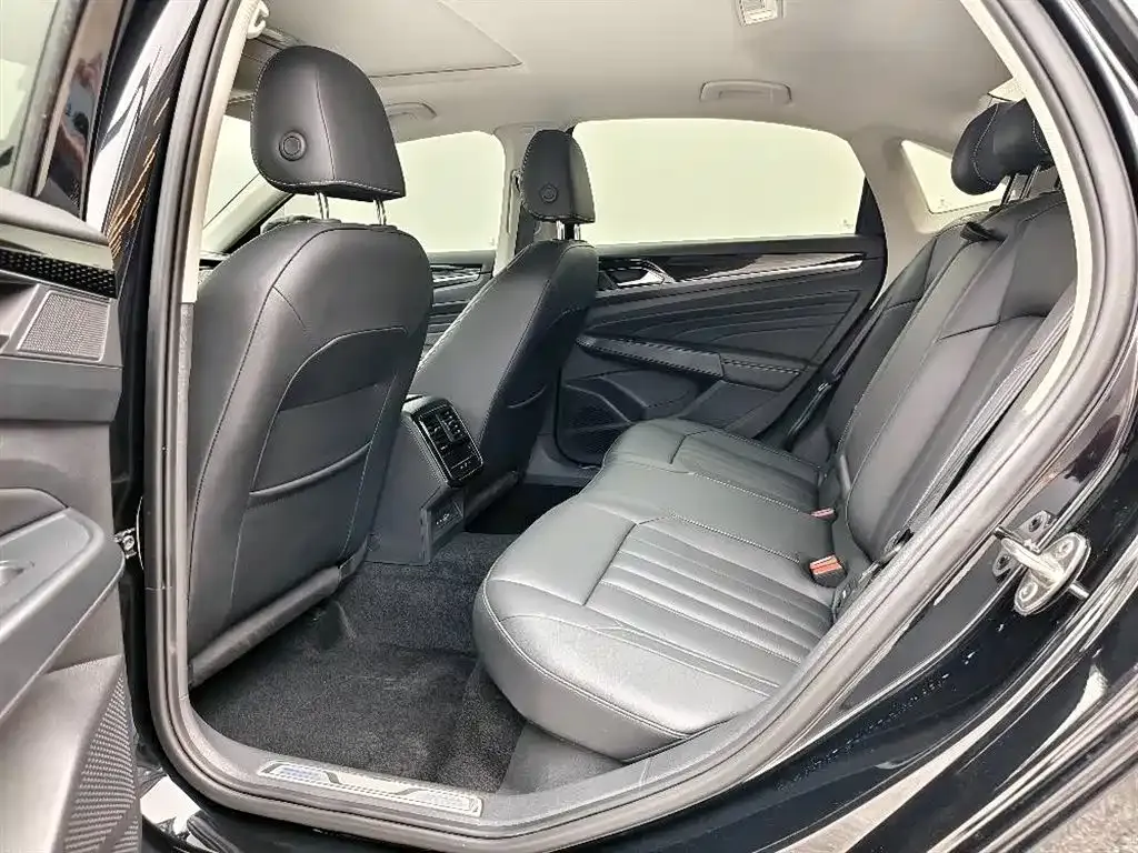 Volkswagen Passat New Energy — фото 6