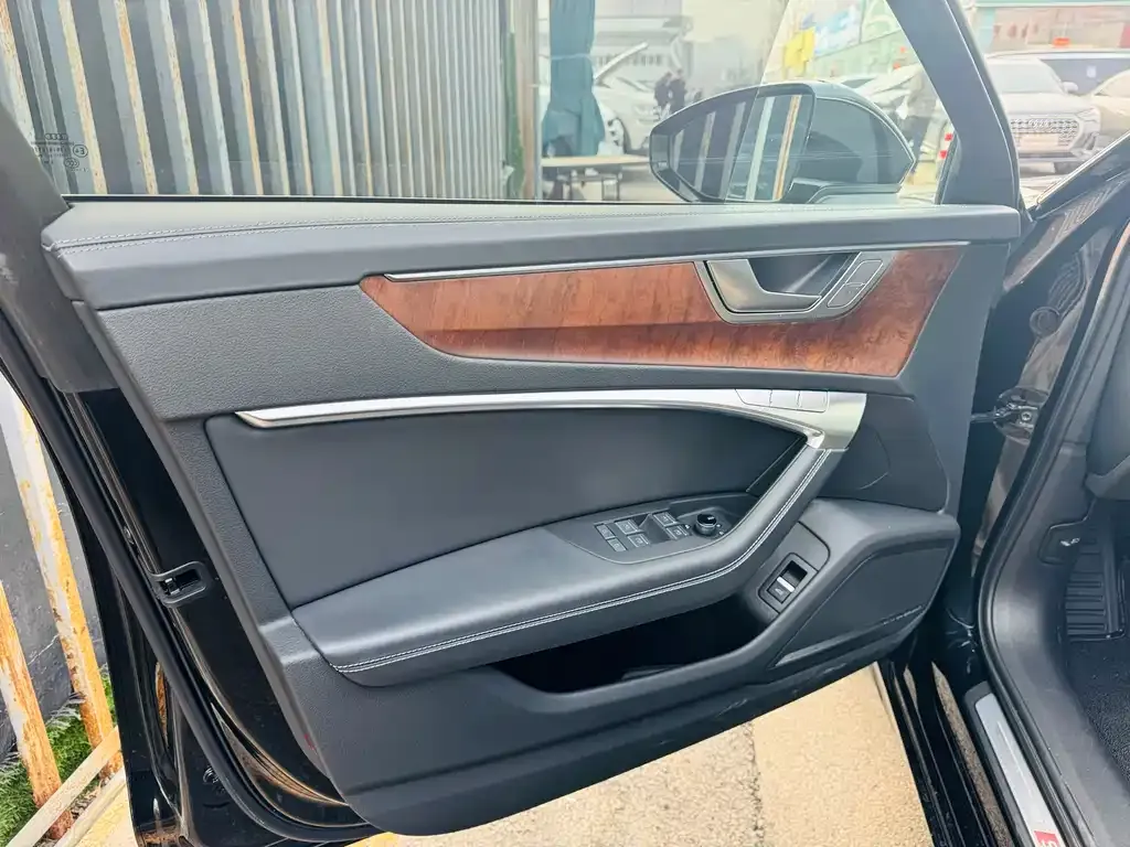 Audi A6L 2023 из CN, фото 5