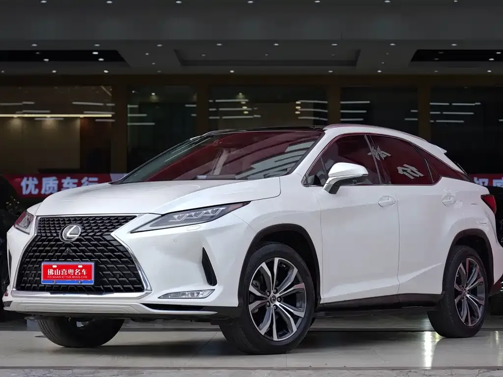 Lexus RX — фото 1