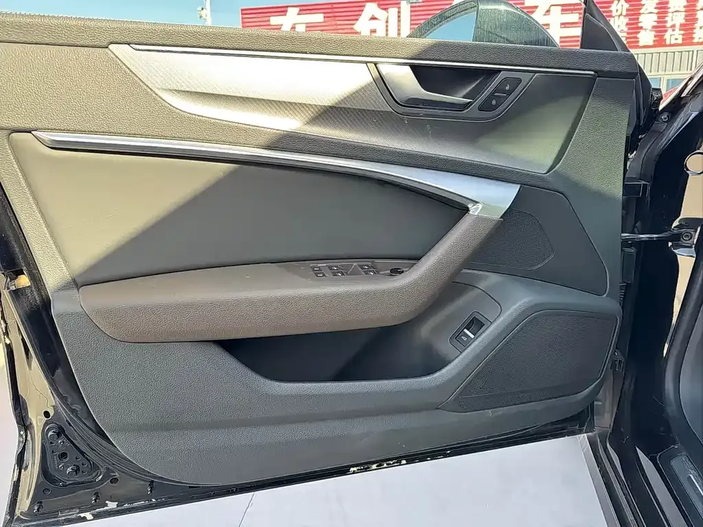 Audi A7L 2023 из CN, фото 7