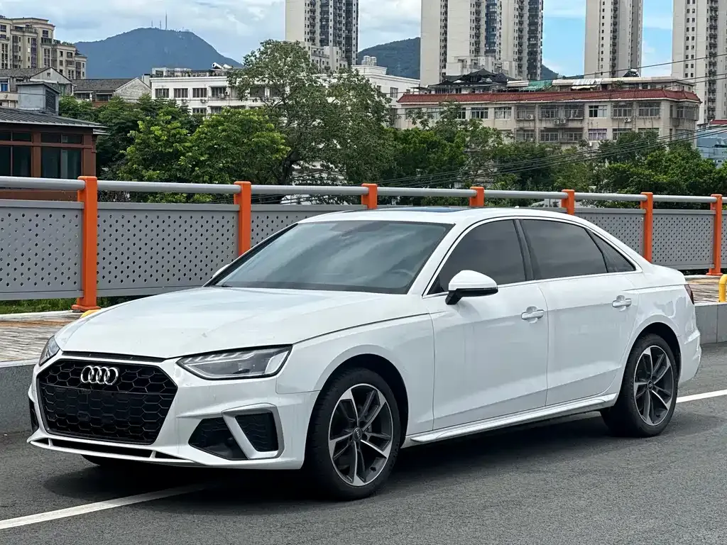 Audi A4L 2023 из CN, фото 1