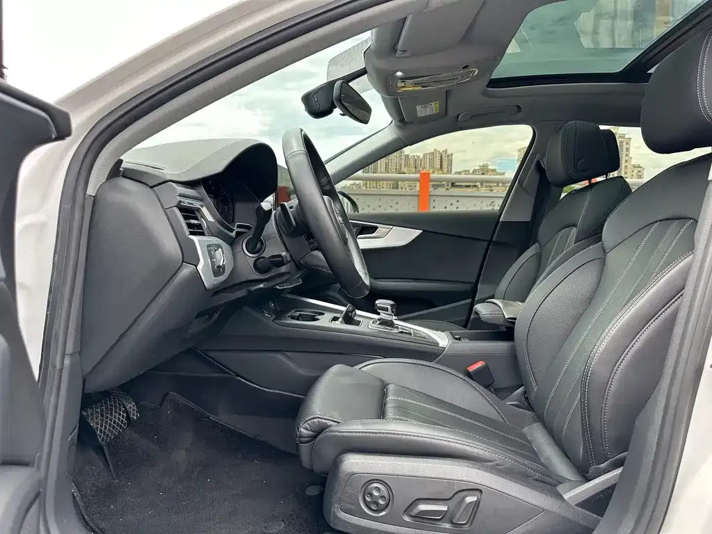 Audi A4L 2023 из CN, фото 4