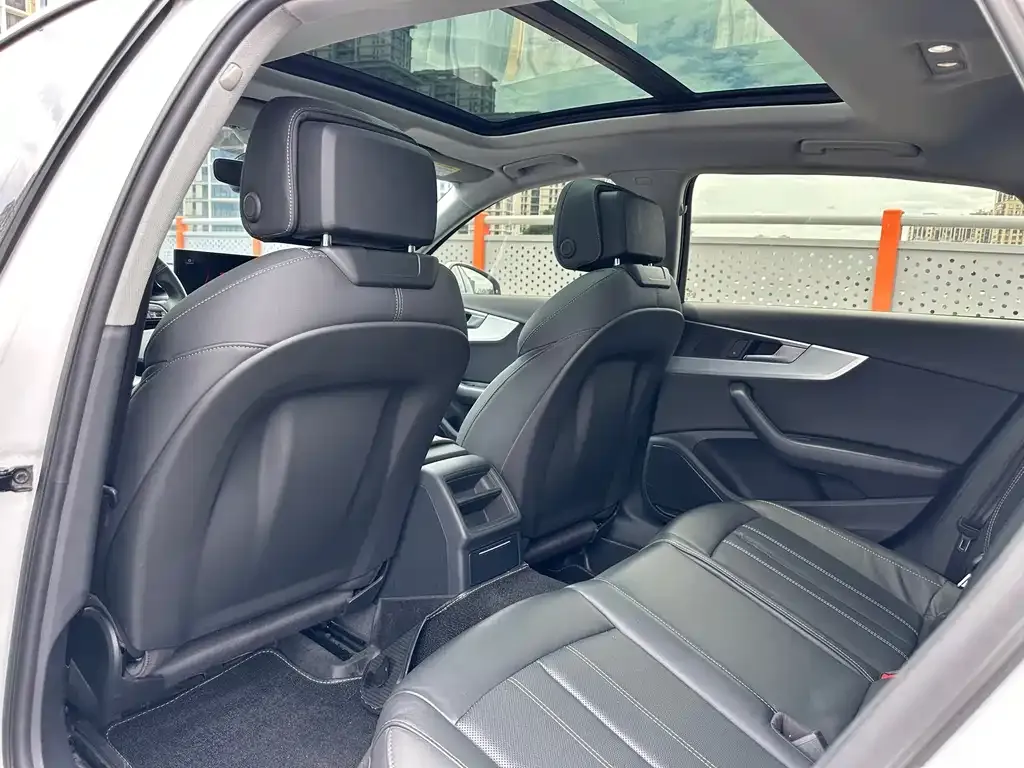 Audi A4L 2023 из CN, фото 3