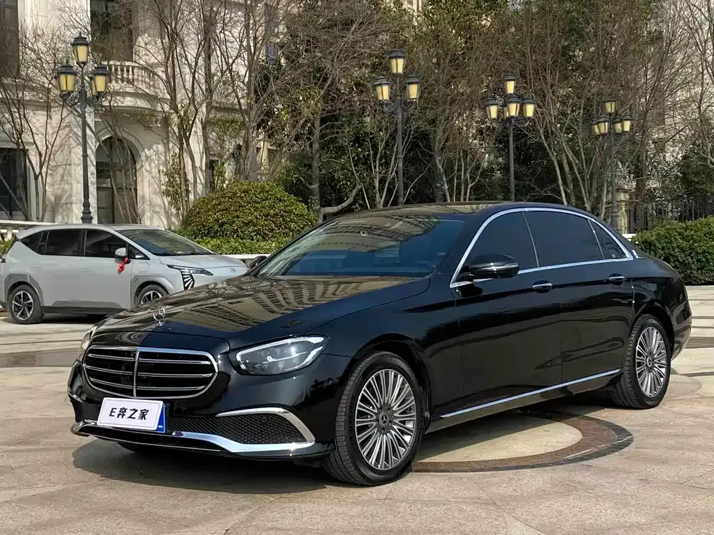 Mercedes-Benz E-Class — фото 1