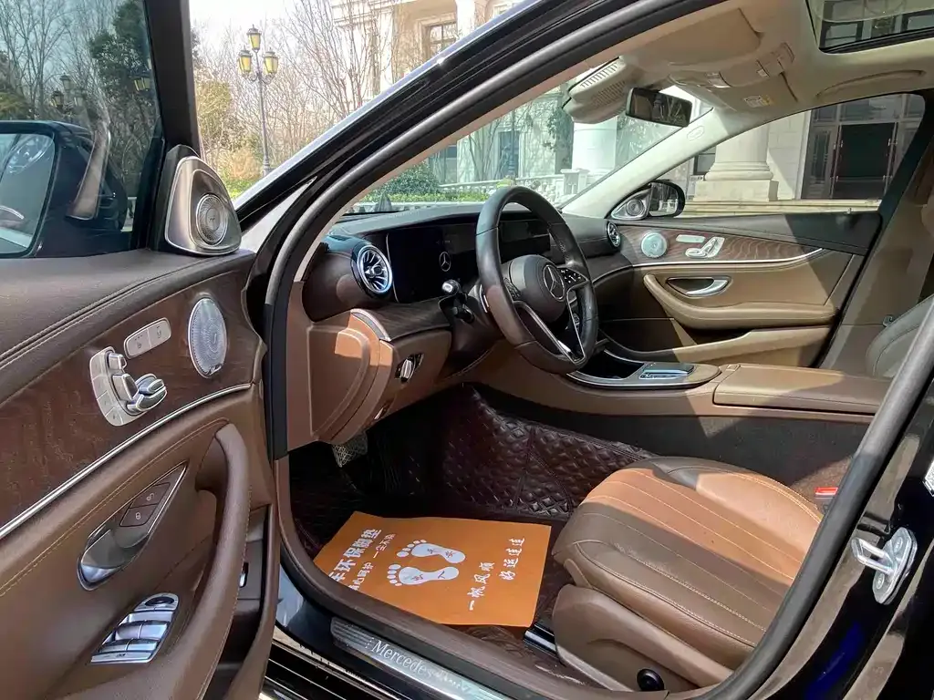 Mercedes-Benz E-Class — фото 2