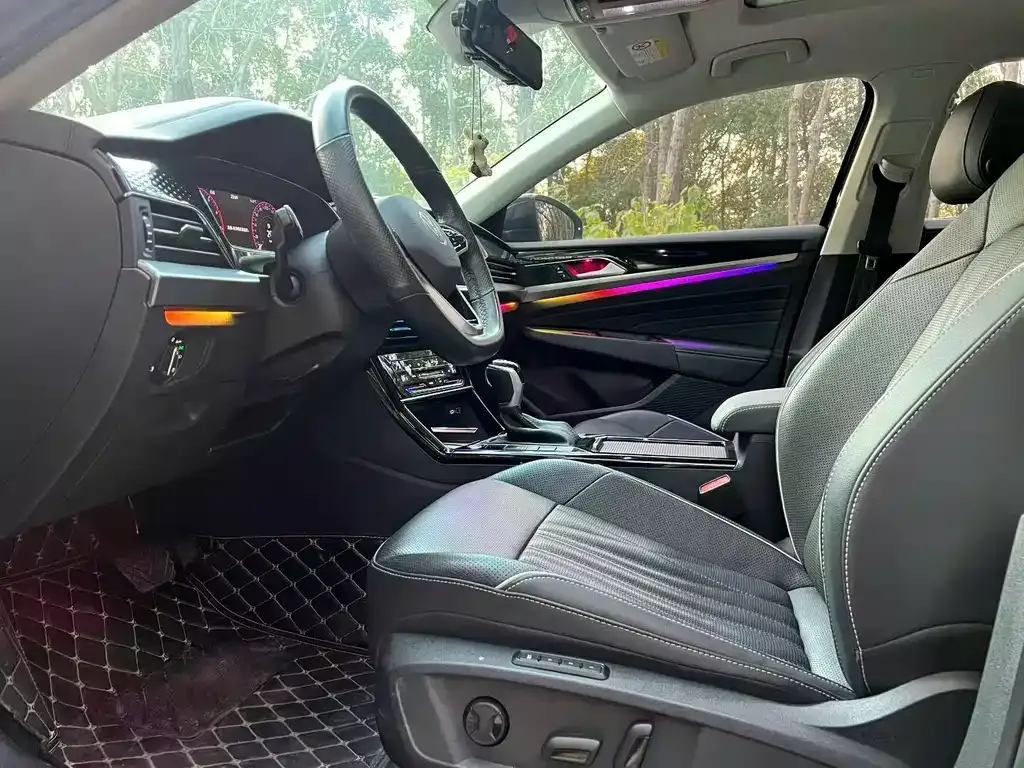 Volkswagen Passat 2023 из CN, фото 2