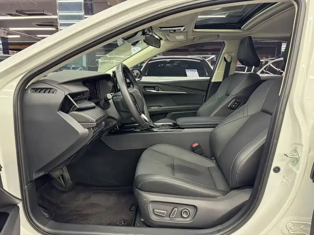Toyota Camry 2024 из CN, фото 9