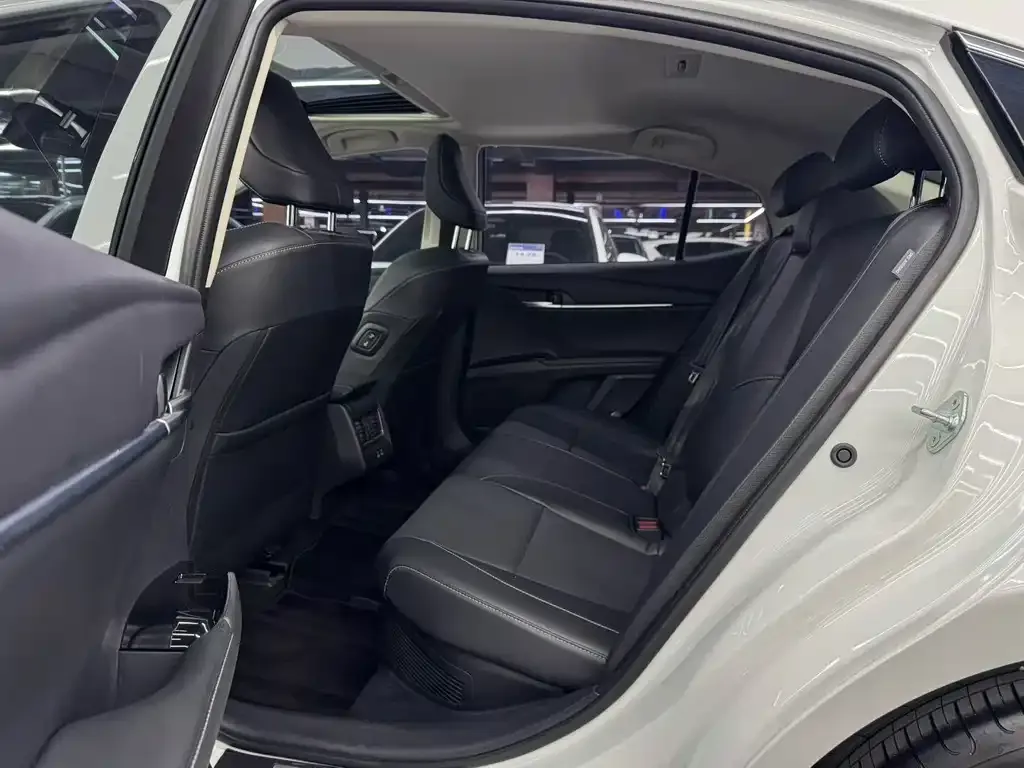 Toyota Camry 2024 из CN, фото 5