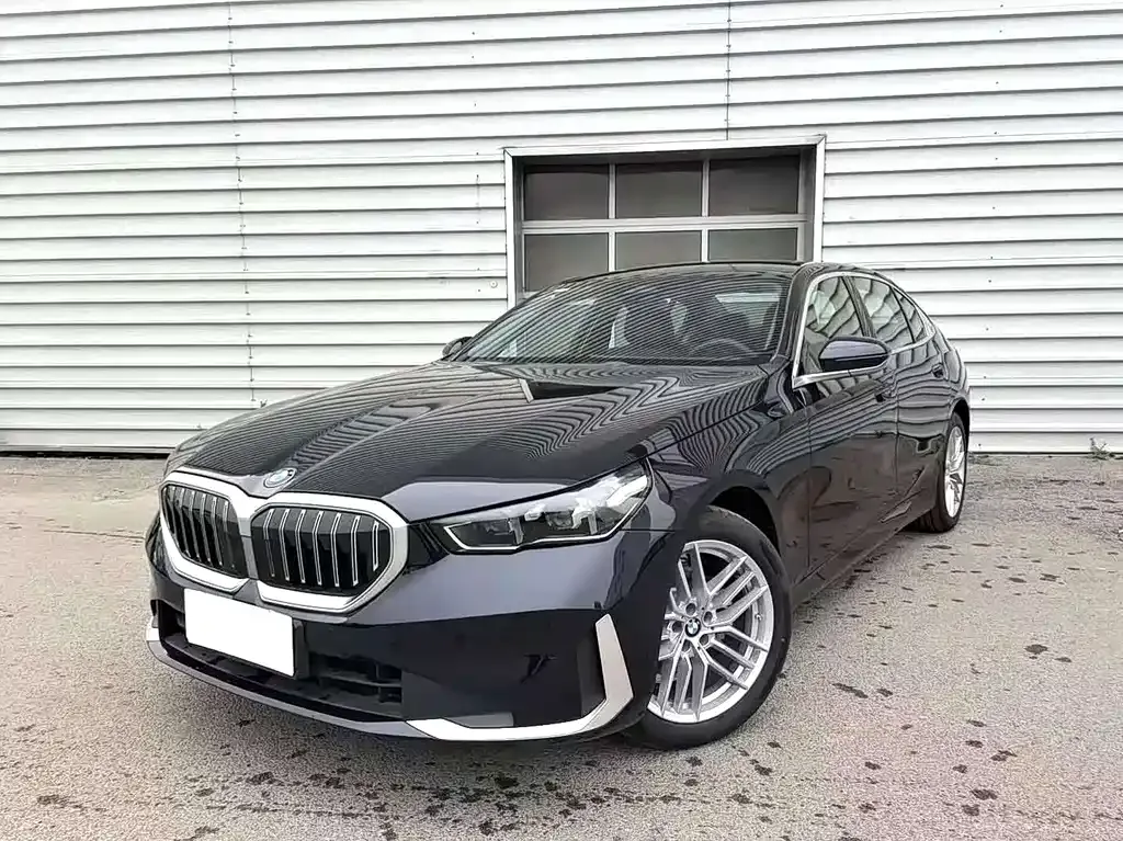 BMW 5 Series — фото 1