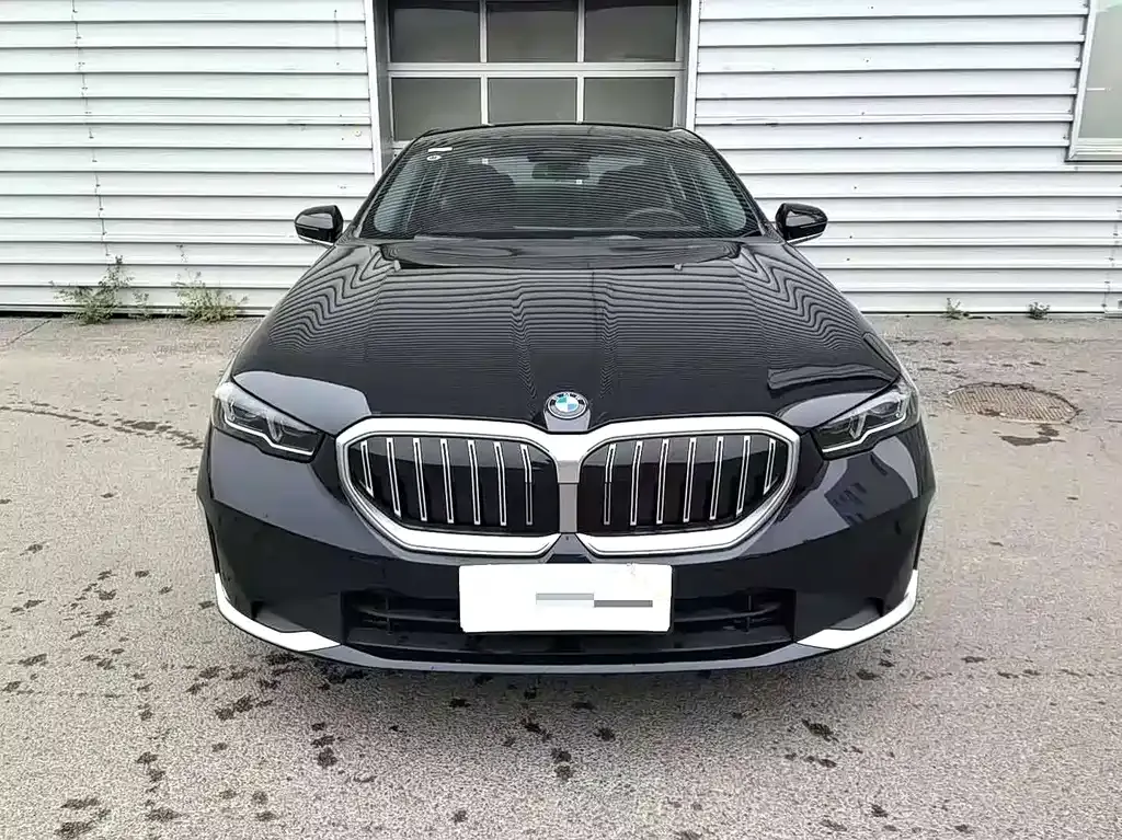 BMW 5 Series — фото 9