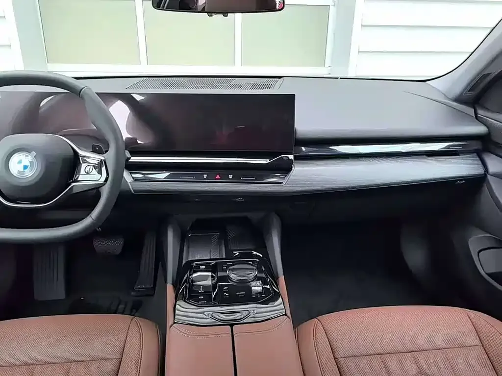 BMW 5 Series — фото 2