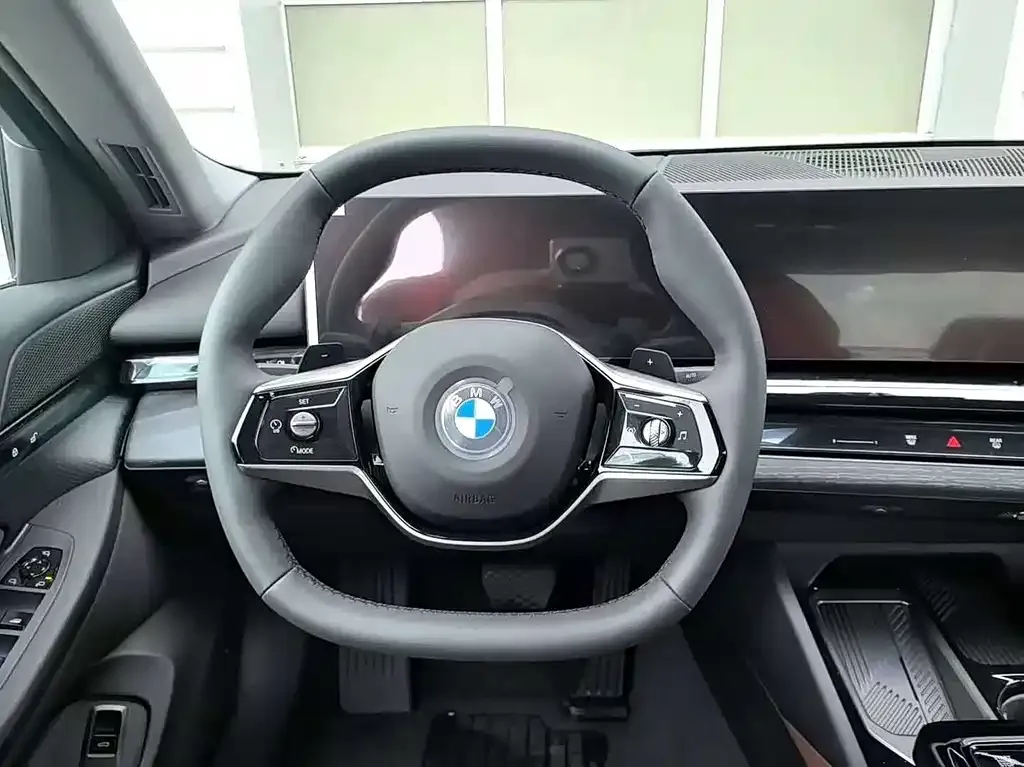 BMW 5 Series — фото 10