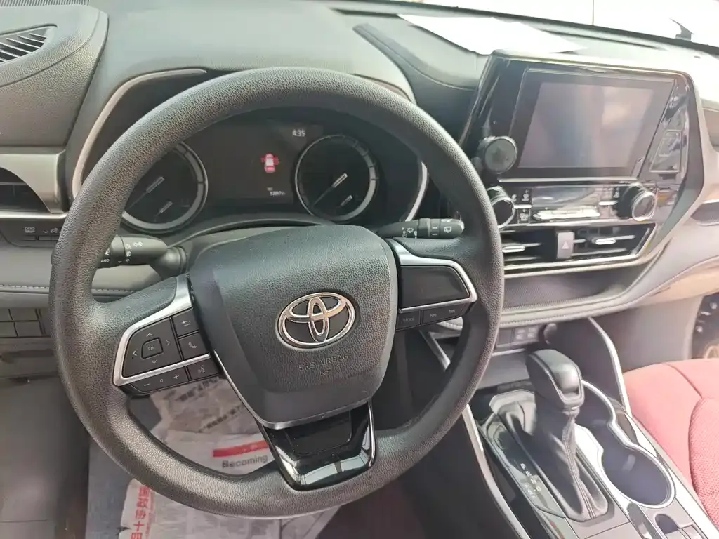 Toyota Highlander — фото 8