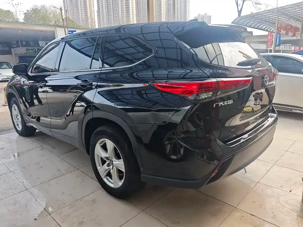 Toyota Highlander — фото 5