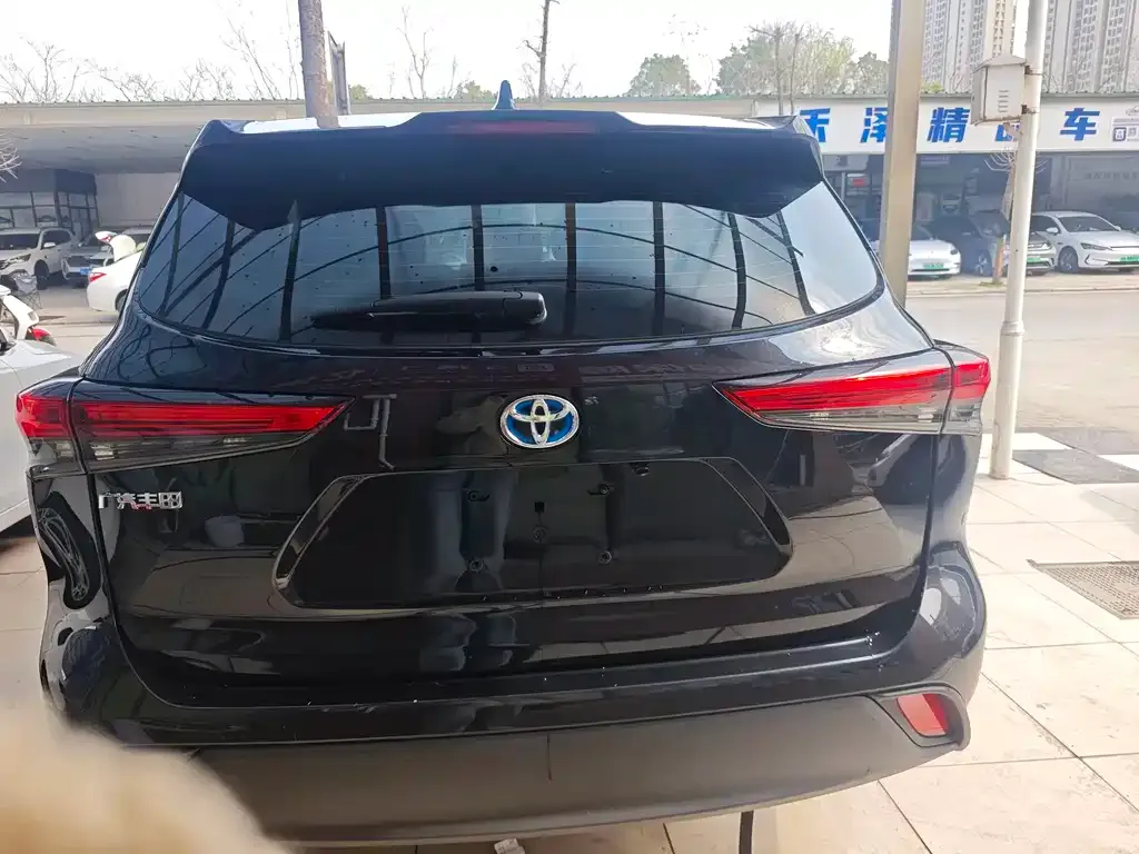 Toyota Highlander — фото 9