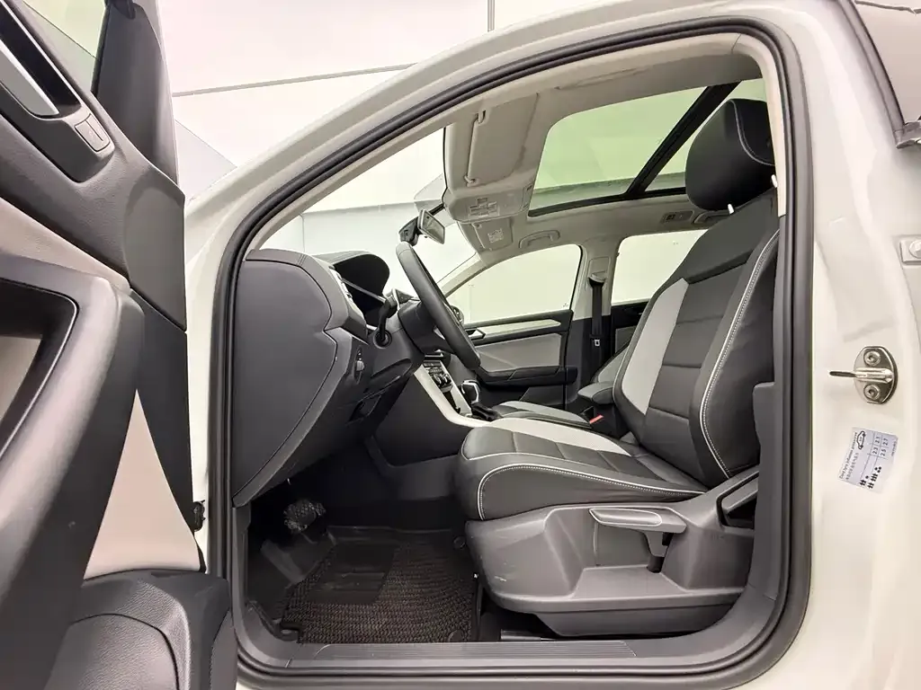 Volkswagen T-Roc 2023 из CN, фото 9