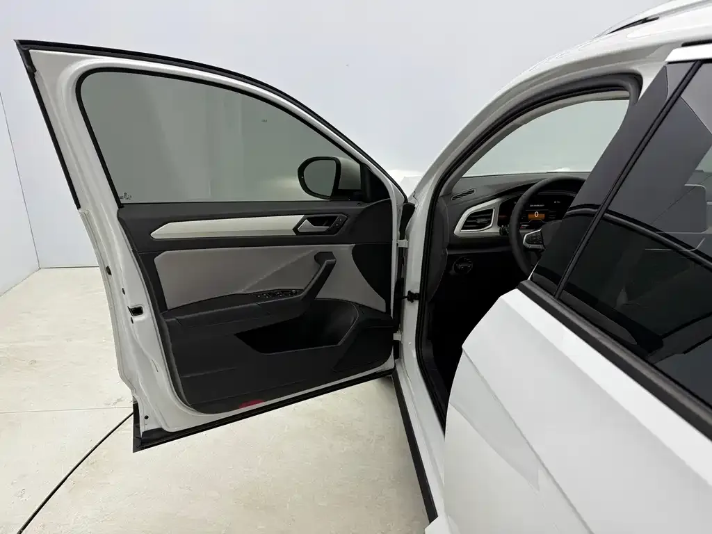 Volkswagen T-Roc 2023 из CN, фото 4