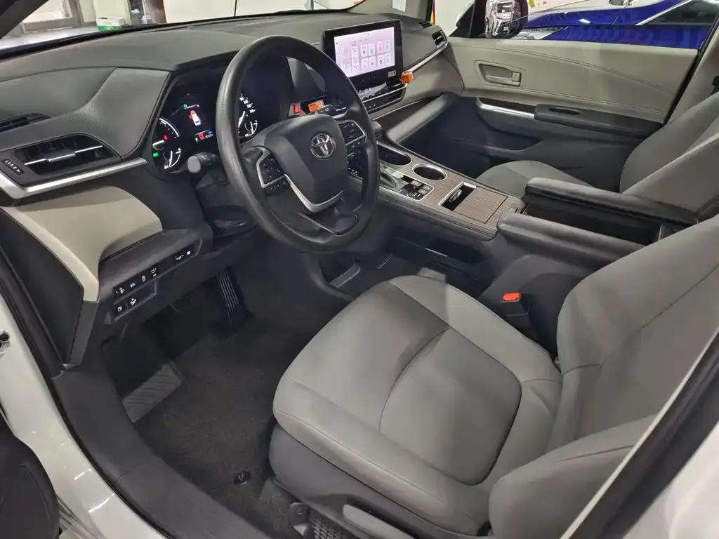 Toyota Granvia 2024 из CN, фото 4