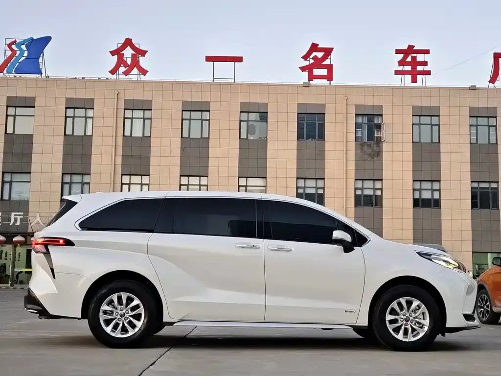 Toyota Granvia 2024 из CN, фото 7