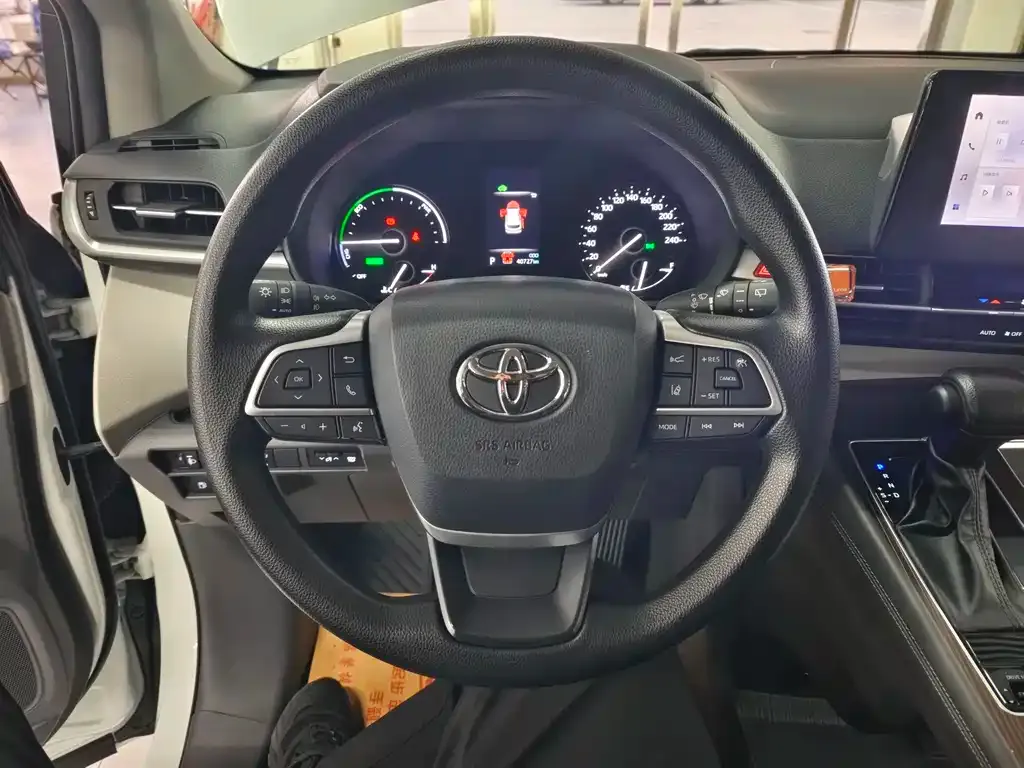 Toyota Granvia 2024 из CN, фото 3