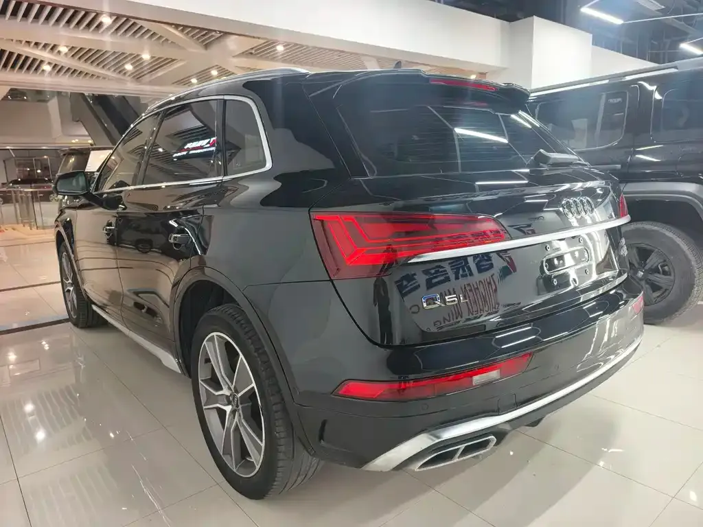 Audi Q5L — фото 5