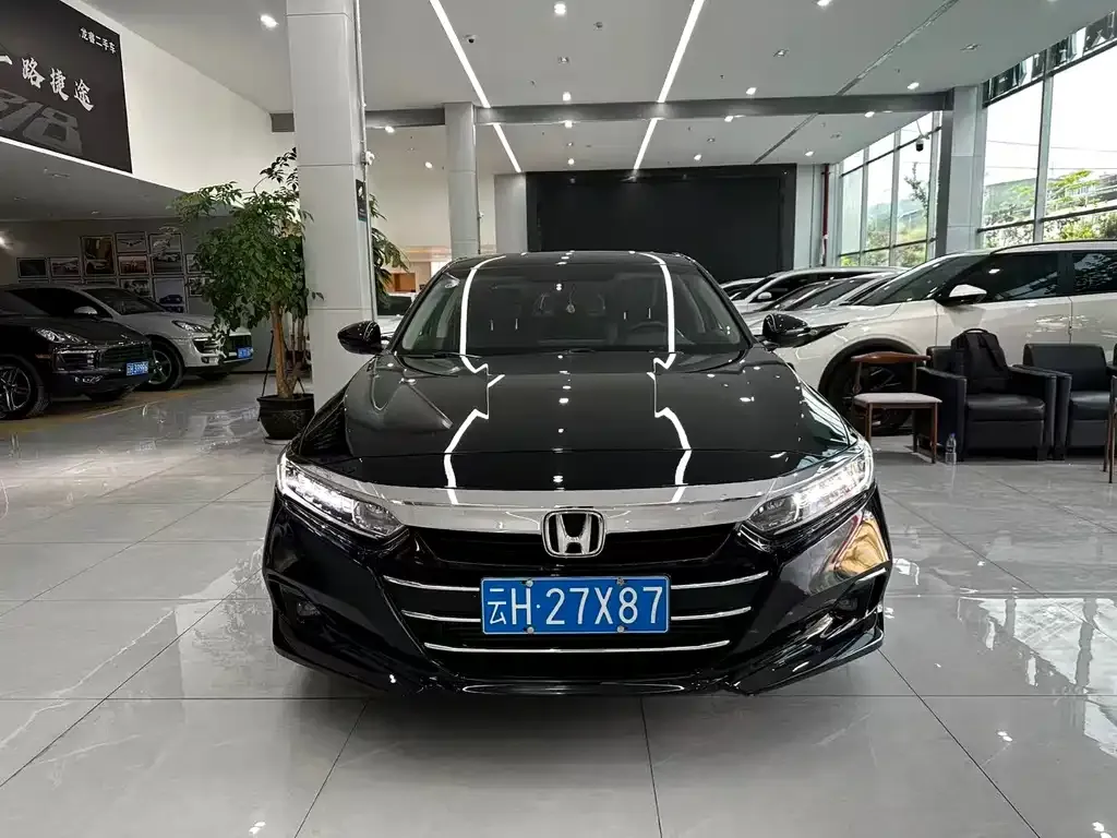 Honda Accord — фото 1