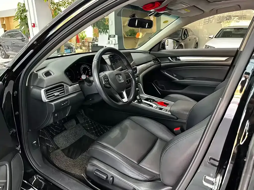 Honda Accord — фото 8