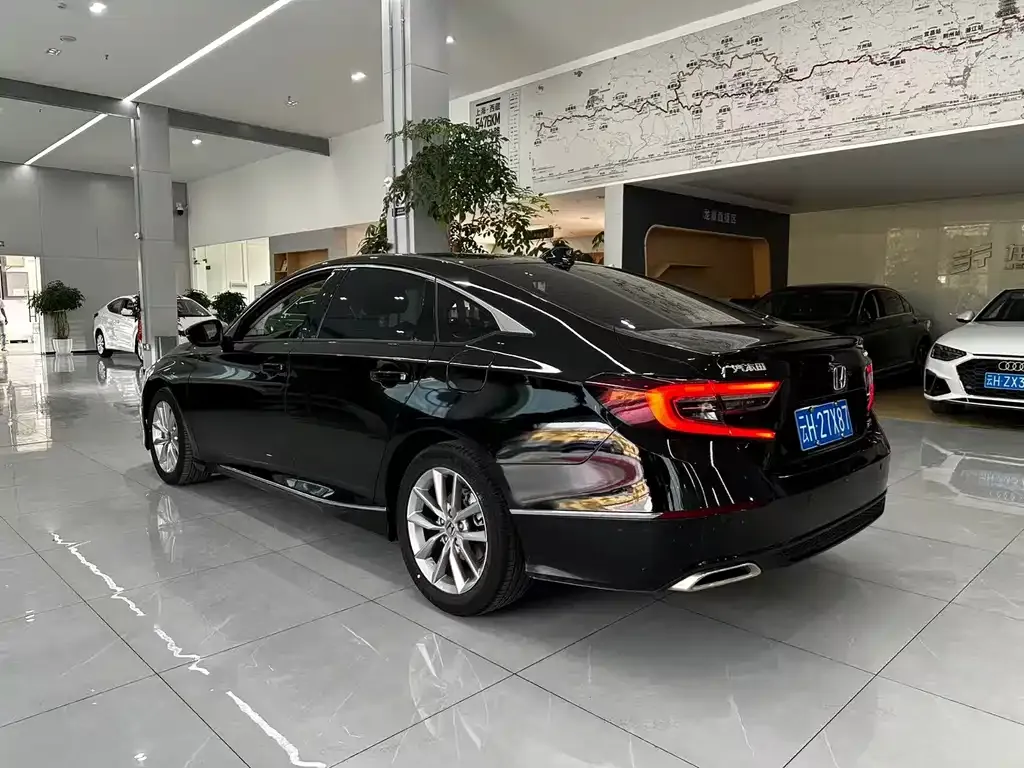 Honda Accord — фото 9