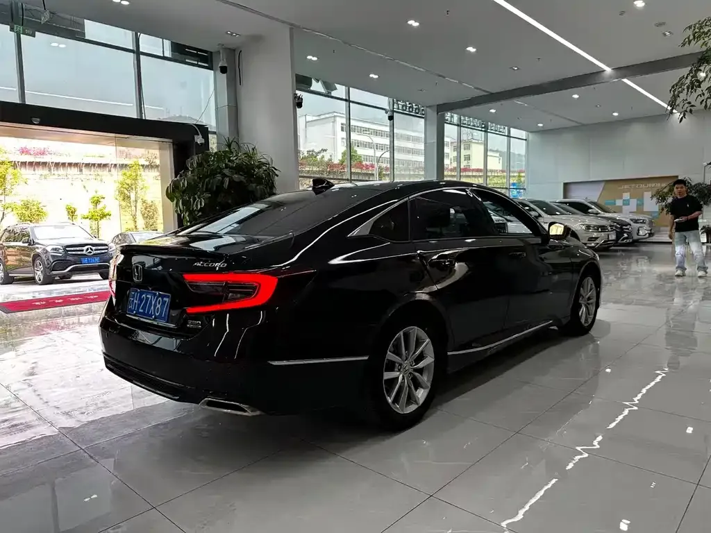 Honda Accord — фото 5