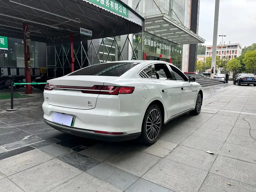 BYD Han — фото 9