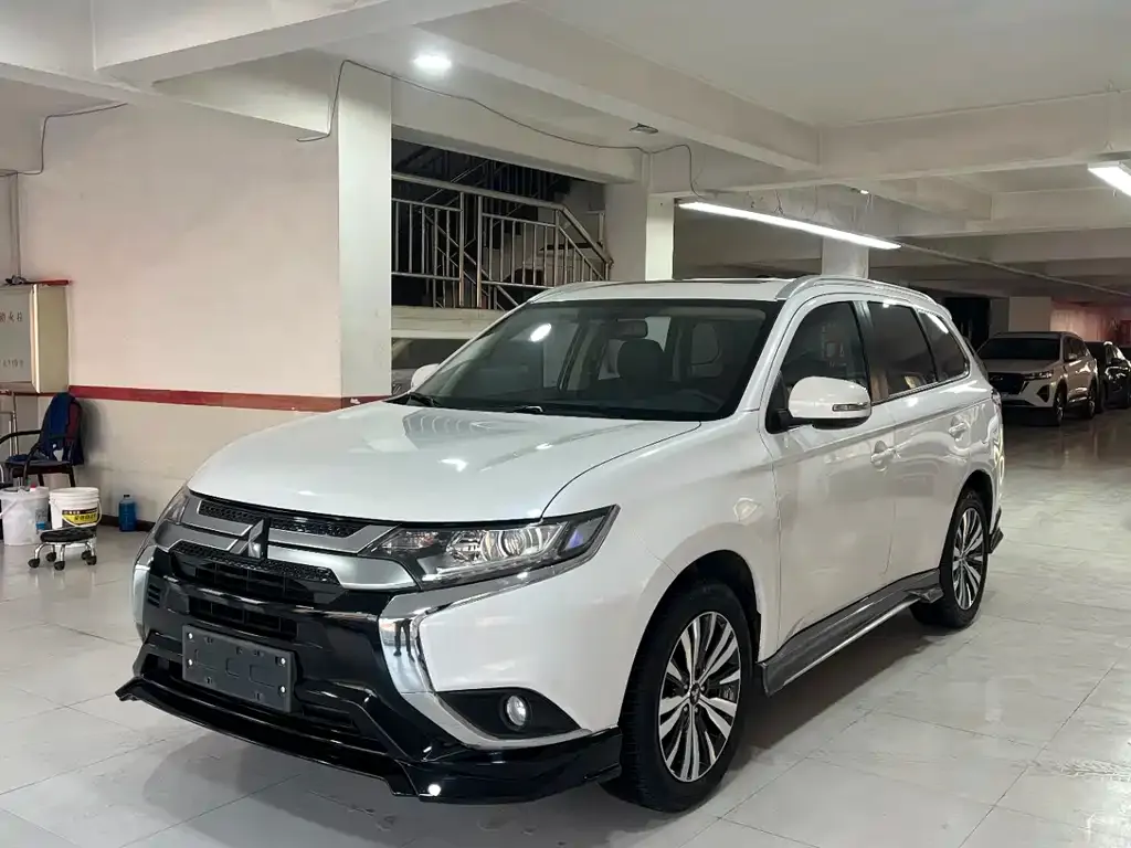 Mitsubishi Outlander 2021 из CN, фото 1