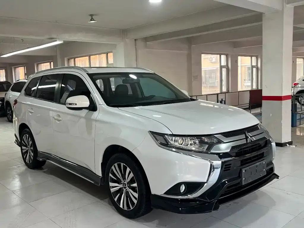 Mitsubishi Outlander 2021 из CN, фото 9
