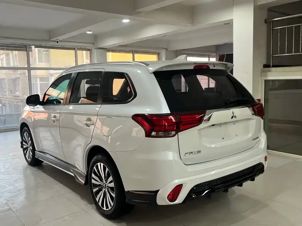 Mitsubishi Outlander 2021 из CN, фото 3