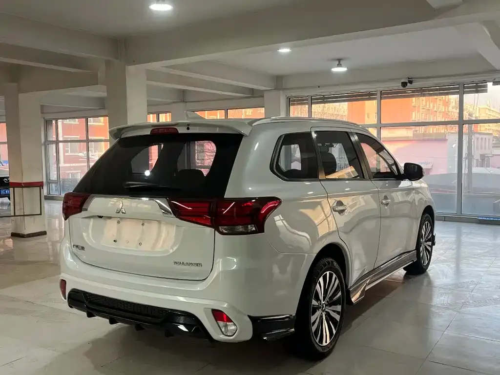 Mitsubishi Outlander 2021 из CN, фото 10