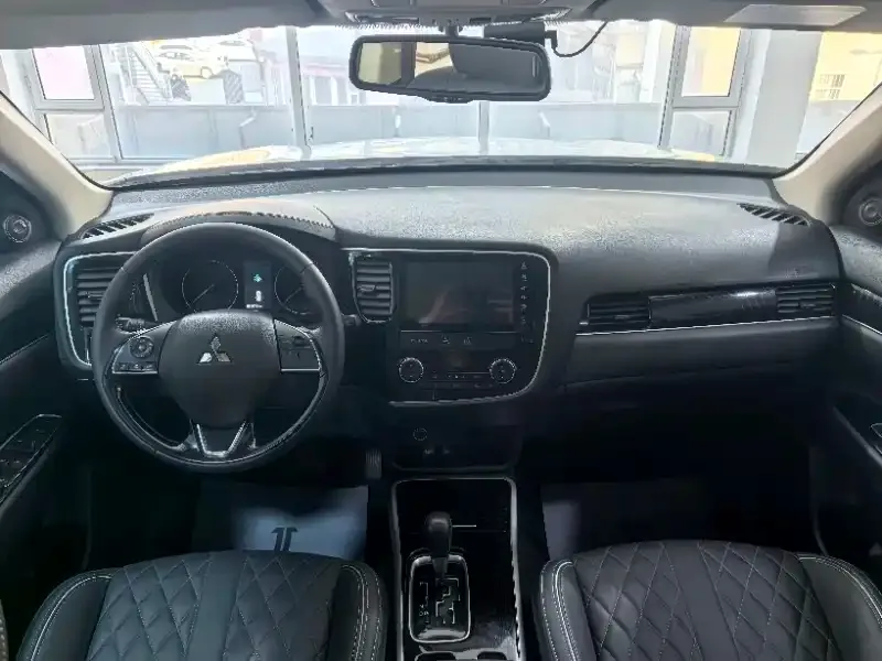 Mitsubishi Outlander 2021 из CN, фото 5