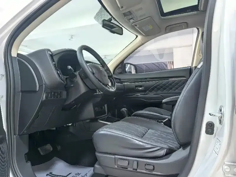 Mitsubishi Outlander 2021 из CN, фото 2
