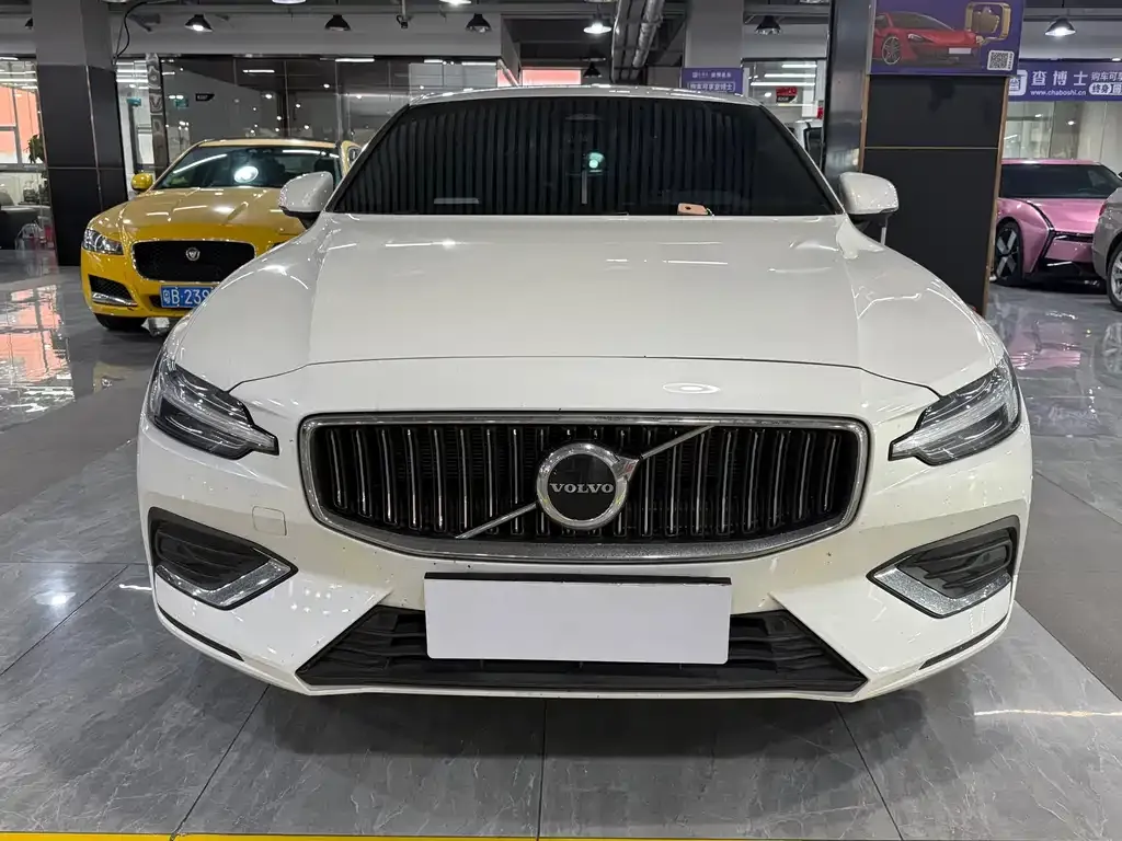 Volvo S60 — фото 10