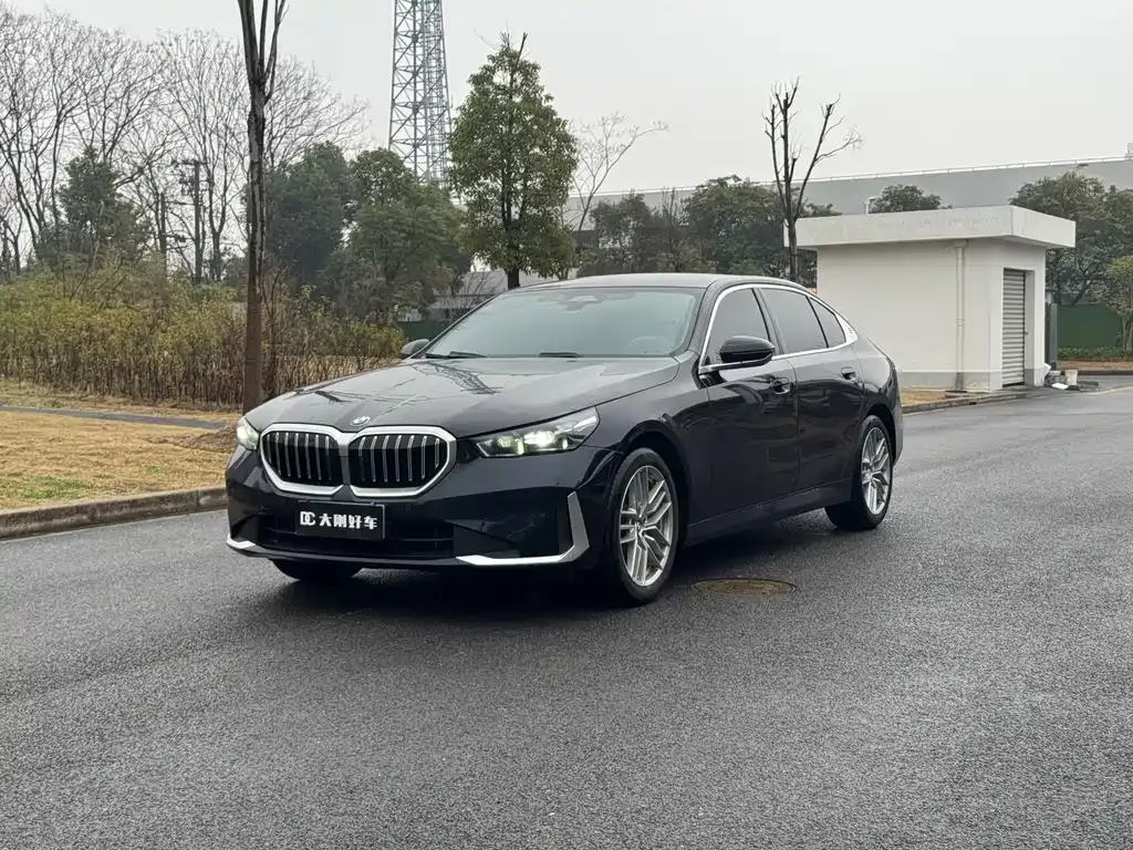 BMW 5 Series — фото 1