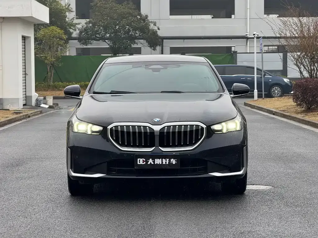 BMW 5 Series — фото 5