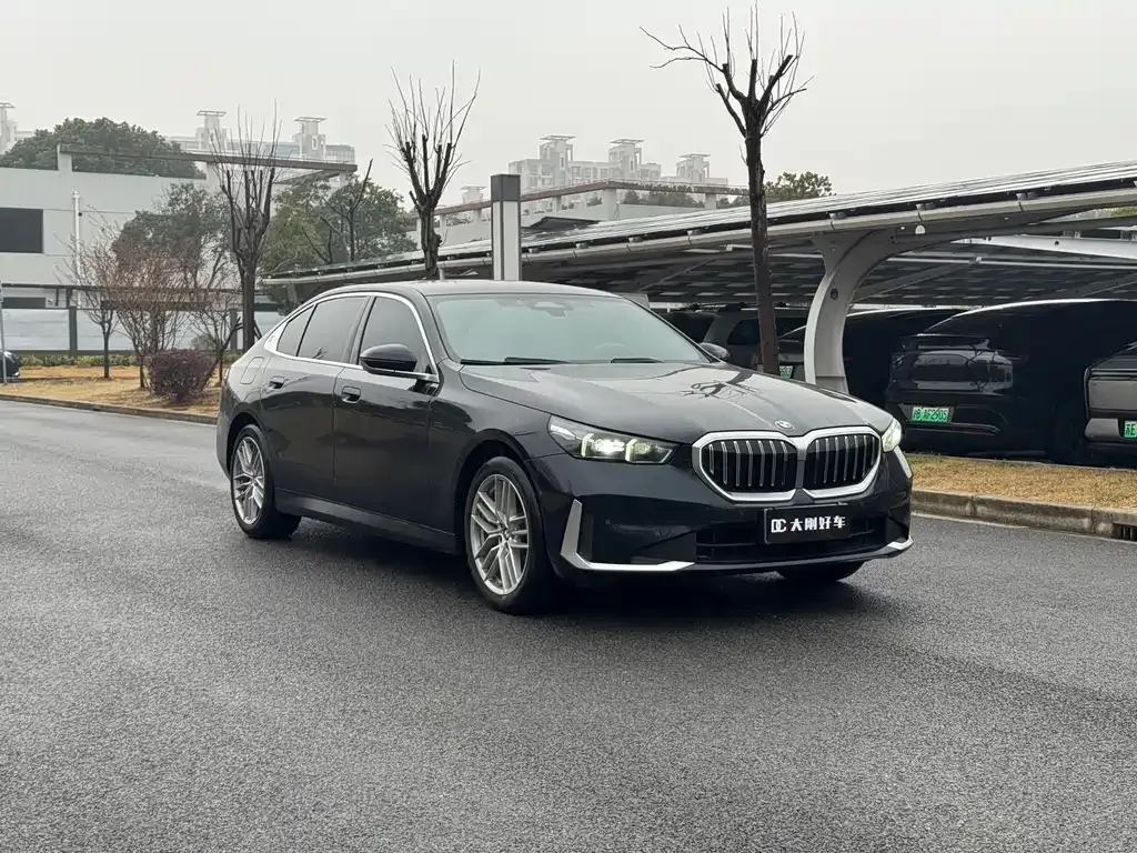 BMW 5 Series — фото 10