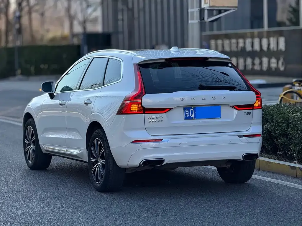 Volvo XC60 — фото 3