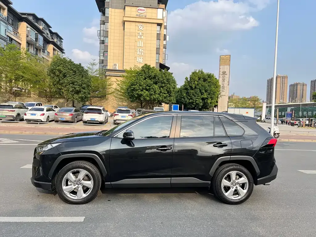 Toyota RAV4 2021 из CN, фото 9