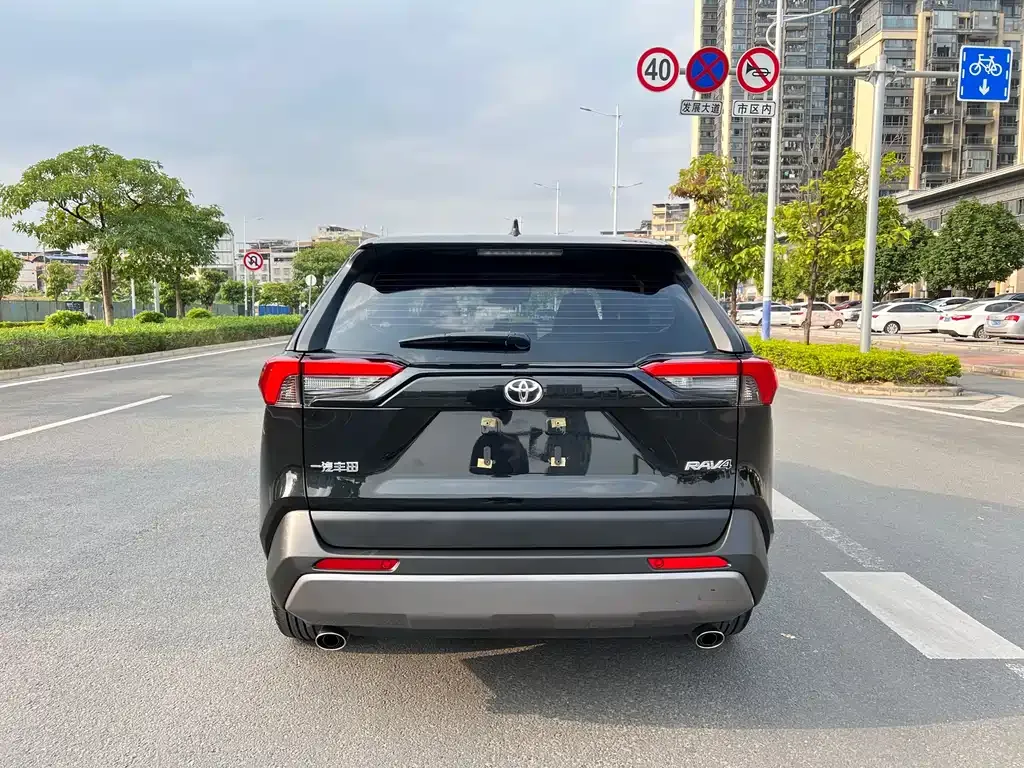Toyota RAV4 2021 из CN, фото 2