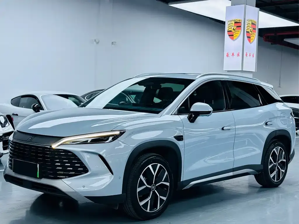 BYD L DM-i — фото 1