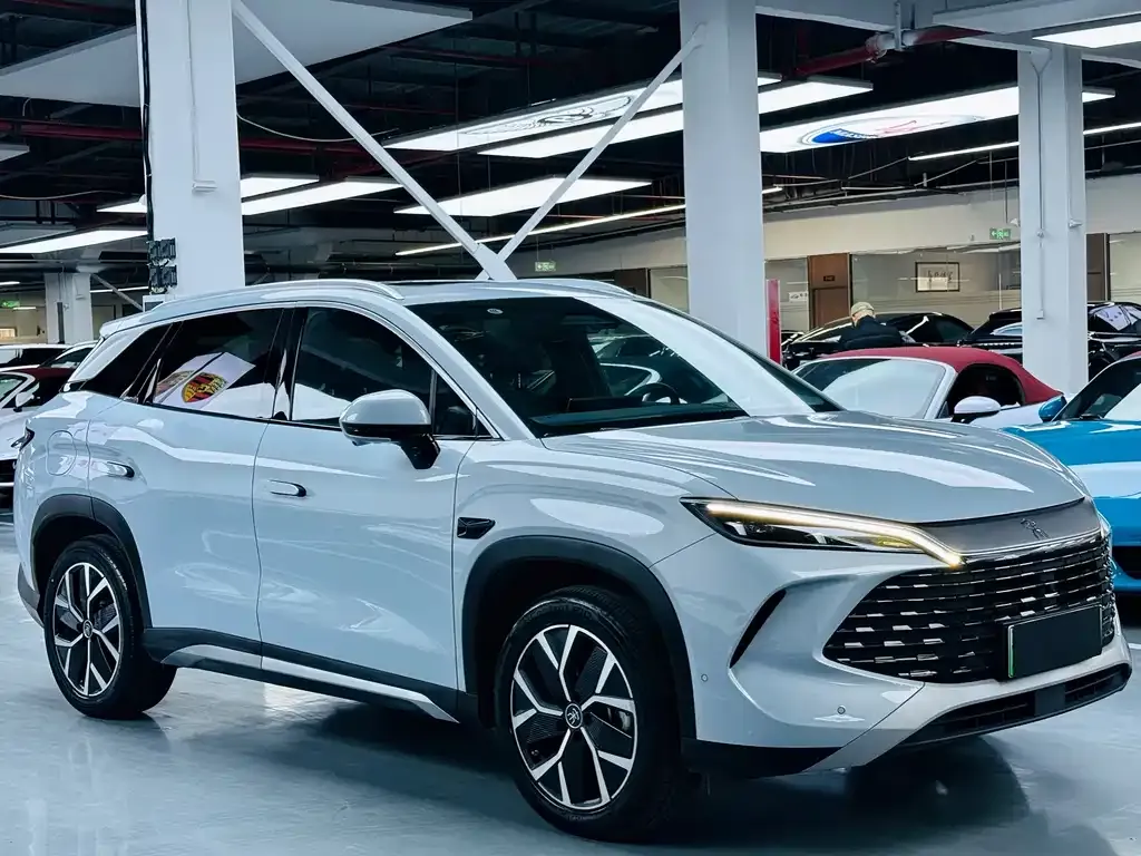 BYD L DM-i — фото 10